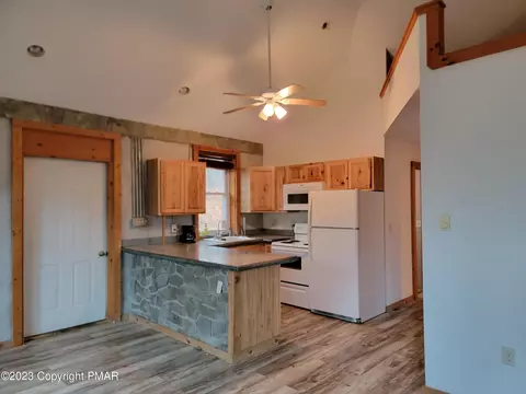 104 Traverse Rd, Bushkill, PA 18324