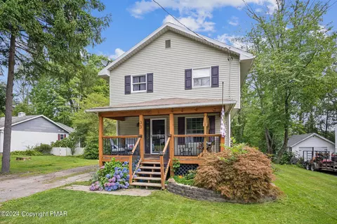 33 Patterson St, Waymart, PA 18472