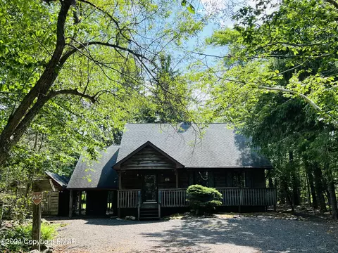 2602 Country Club Dr, Tobyhanna, PA 18466