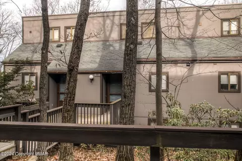122 Cross Country Ln, Tannersville, PA 18372