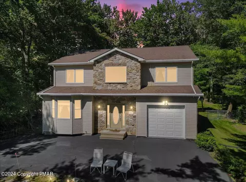 122 Tamarack Trl, Pocono Summit, PA 18346