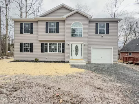 7269 Long Pine Dr, Tobyhanna, PA 18466