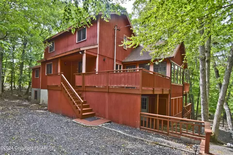 123 Bishop Ct, Bushkill, PA 18324