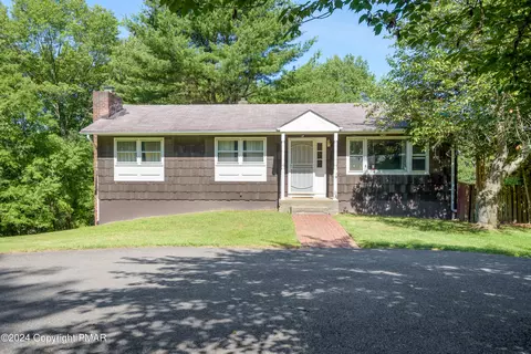 536 Rolling Pines Dr, Saylorsburg, PA 18353