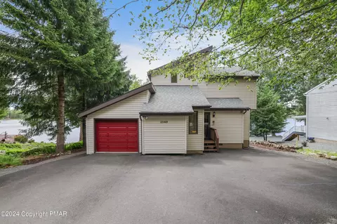 2549 Waterfront Dr, Tobyhanna, PA 18466