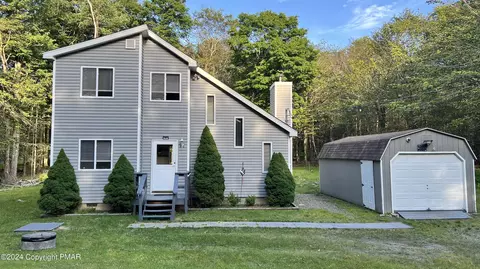1065 Breezewood Dr, Newfoundland, PA 18445