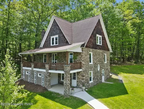 238 Meadowside Rd, Mount Pocono, PA 18344