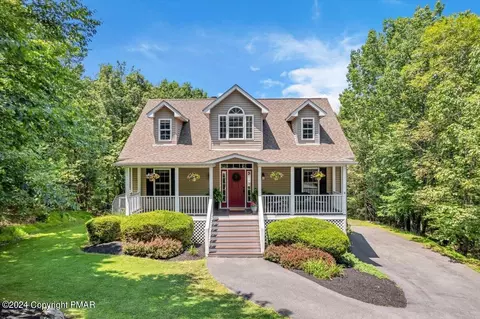 596 Hearthstone Cir, Bartonsville, PA 18321