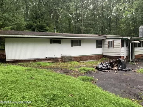 110 Quail Ct, Stroudsburg, PA 18360