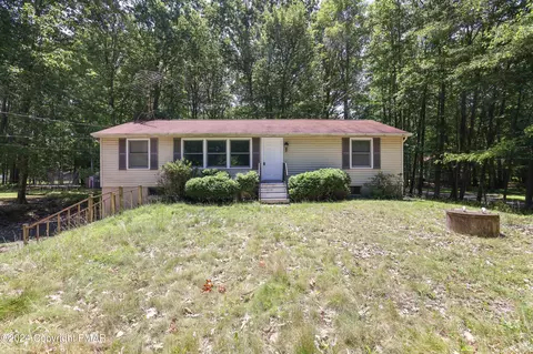 5171 Hummingbird Dr, Pocono Summit, PA 18346