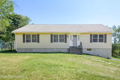 2214 Yellowstone Dr, Blakeslee, PA 18610