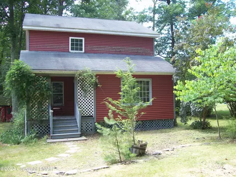 505 Rowland Rd, Greeley, PA 18425