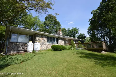 824 Stokes Mill Rd, Stroudsburg, PA 18360