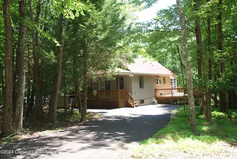 972 Lakeside Dr, Effort, PA 18330