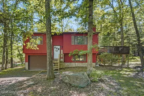 749 Clubhouse Dr, East Stroudsburg, PA 18302