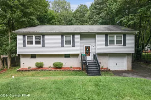 108 Moccasin Trl, Pocono Lake, PA 18347