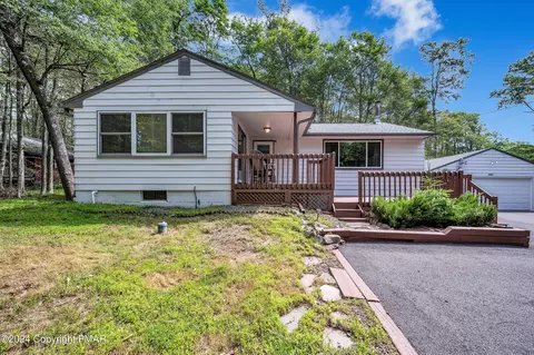 465 Stillwater Dr, Pocono Summit, PA 18346