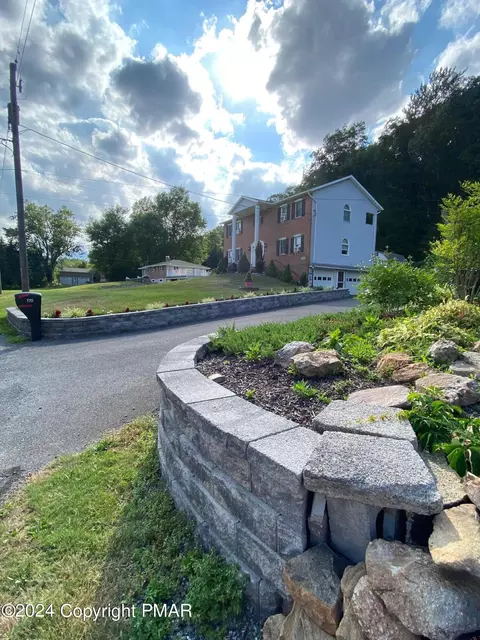170 W White Bear Dr, Summit Hill, PA 18250