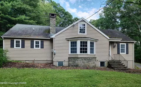 134 Golf Dr, Cresco, PA 18326