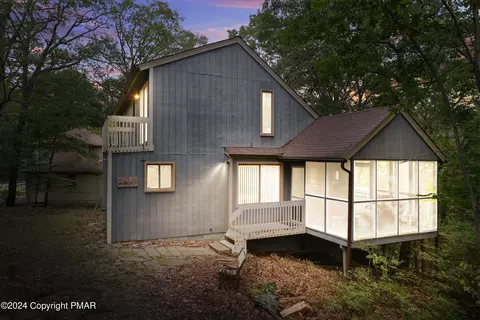 108 Price St, Bushkill, PA 18324