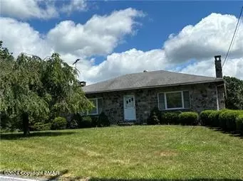 2324 Lake Minsi Dr, Bangor, PA 18013