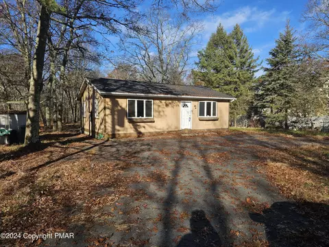 124 Amos Cir, Bushkill, PA 18324