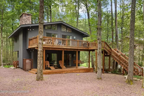 263 Aspen Rd, Pocono Pines, PA 18350