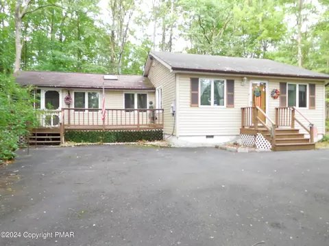3104 Tanager Ln, East Stroudsburg, PA 18302