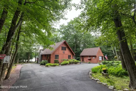 1164 Lexington Ave, Pocono Summit, PA 18346