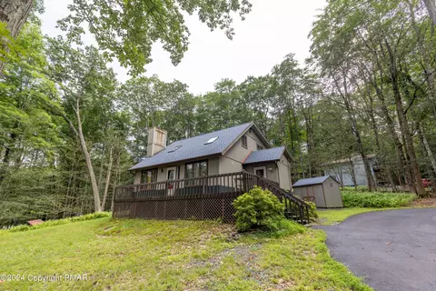 94 Mountain View Dr, Pocono Lake, PA 18347