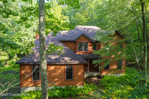 345 Valley Rd, Canadensis, PA 18325