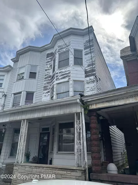 16 S White St, Shenandoah, PA 17976