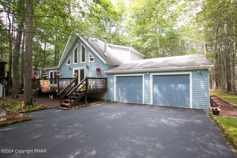 7127 Winnebago Dr, Pocono Lake, PA 18347