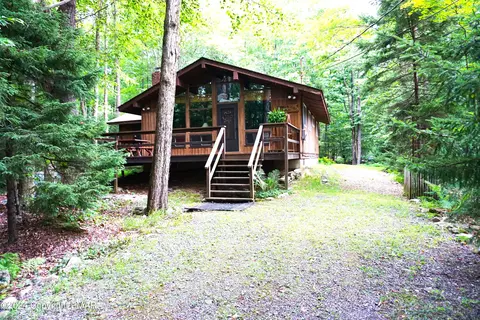 1685 Lake Ln, Pocono Lake, PA 18347