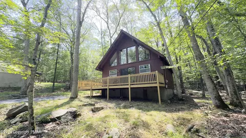 239 Saunders Dr, Bushkill, PA 18324