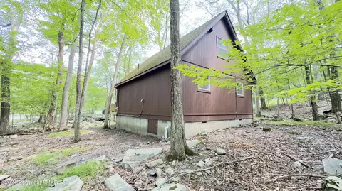 239 Saunders Dr, Bushkill, PA 18324 photo 12