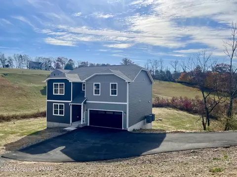 9 Mooreland Ln, New Ringgold, PA 17960