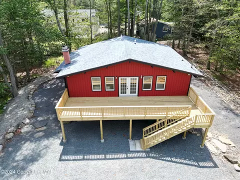 1456 Waterfront Dr, Tobyhanna, PA 18466