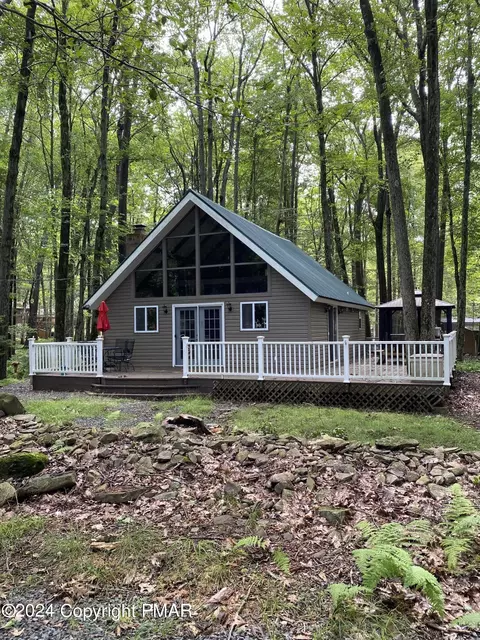 120 Ridge Rd, Pocono Lake, PA 18347