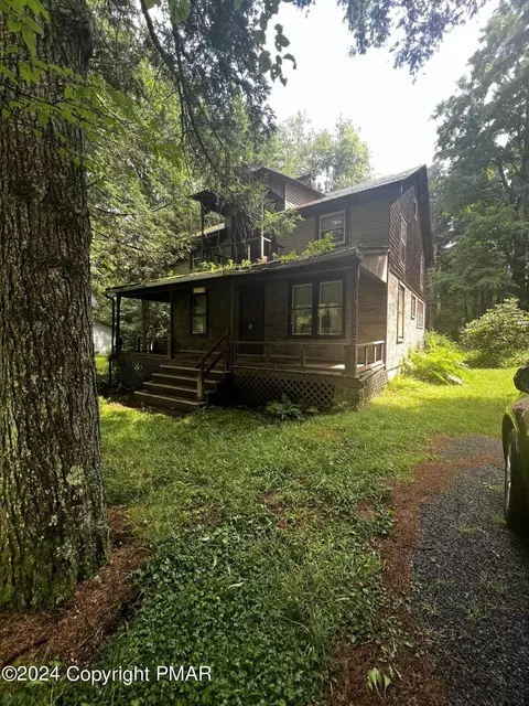2306 Paxmont Dr, Pocono Pines, PA 18350