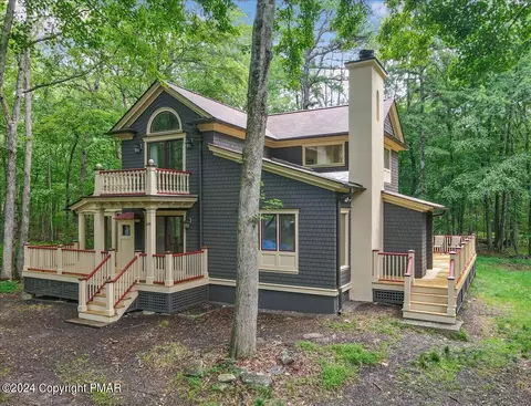 429 Underhill Dr, Tamiment, PA 18371