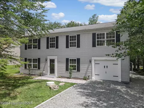 9217 Westwood Dr, Tobyhanna, PA 18466