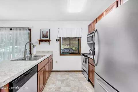 5709 Decker Rd, Bushkill, PA 18324 photo 8