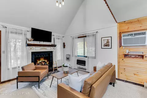 5709 Decker Rd, Bushkill, PA 18324 photo 3