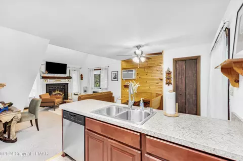 5709 Decker Rd, Bushkill, PA 18324 photo 6