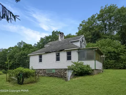 199 Hardytown Rd, Cresco, PA 18326