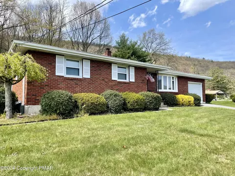 15 W Diaz Ave, Nesquehoning, PA 18240