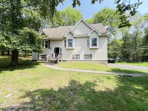 112 Lehman Rd, Bushkill, PA 18324