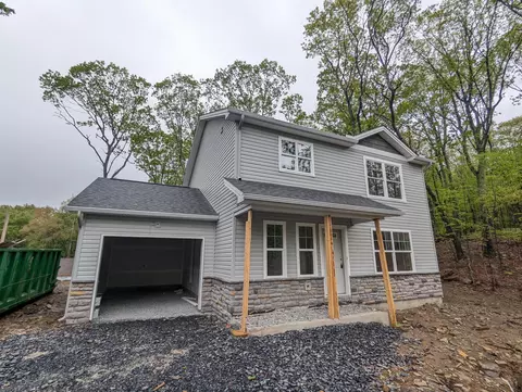 3509 Leaf Ct, East Stroudsburg, PA 18302