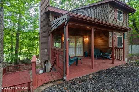 3452 Crestwood Dr, East Stroudsburg, PA 18301